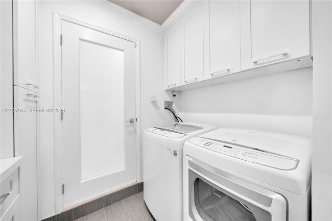 Building Photo - 611 Santurce Ave