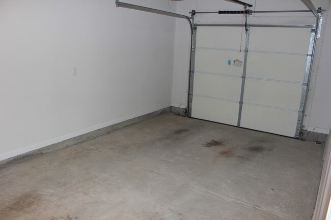 Building Photo - 15 Apricot Ln