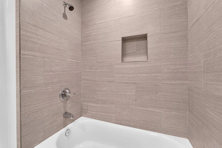 Building Photo - 1240 W 29th St