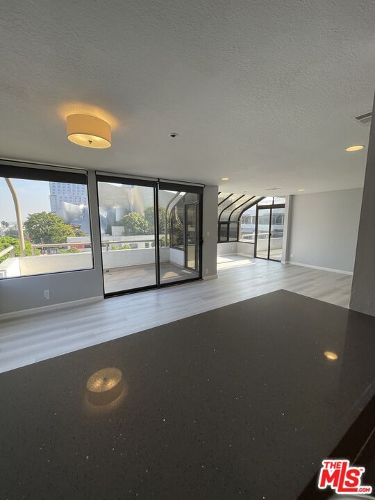 Building Photo - 121 S Hope St