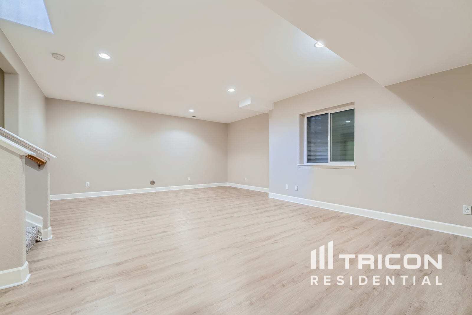 Building Photo - 26110 E Davies Dr