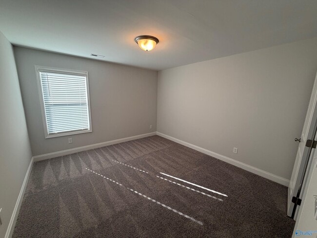 Building Photo - 3203 McClellan Wy SE