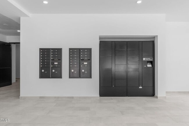 Building Photo - **OFFERING 50% OFF THE FIRST MONTH'S RENT*...