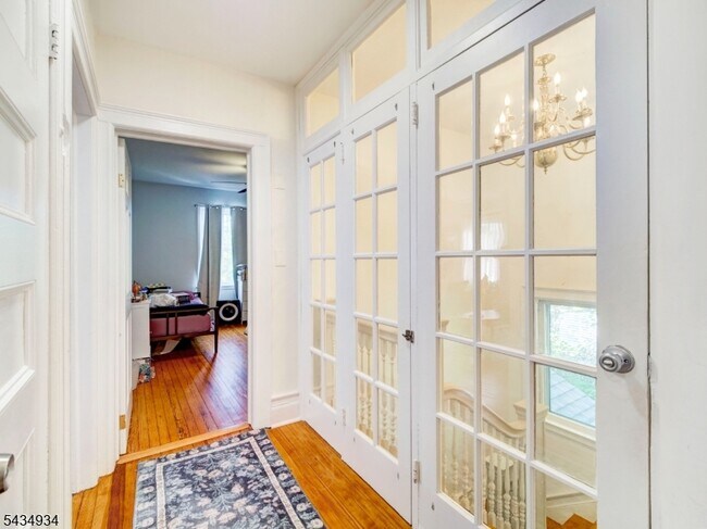 Building Photo - 285 Claremont Ave