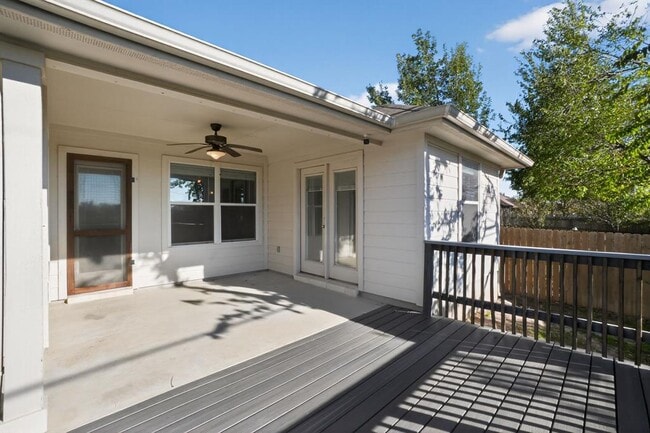 Building Photo - 219 Valley Oaks Loop