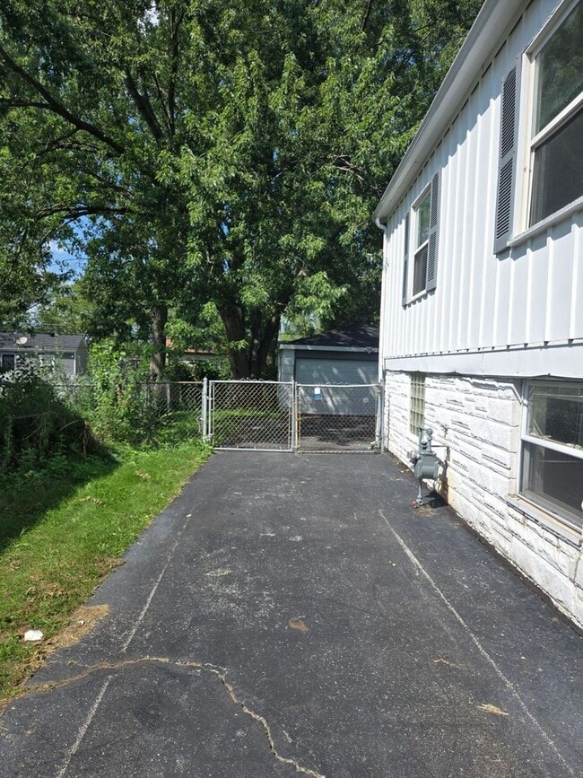 Building Photo - 1847 Reichert Ave