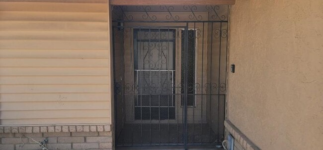 Building Photo - 2 bedroom in GLENDALE AZ 85303