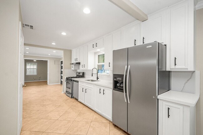 Building Photo - 5037 W 43rd St