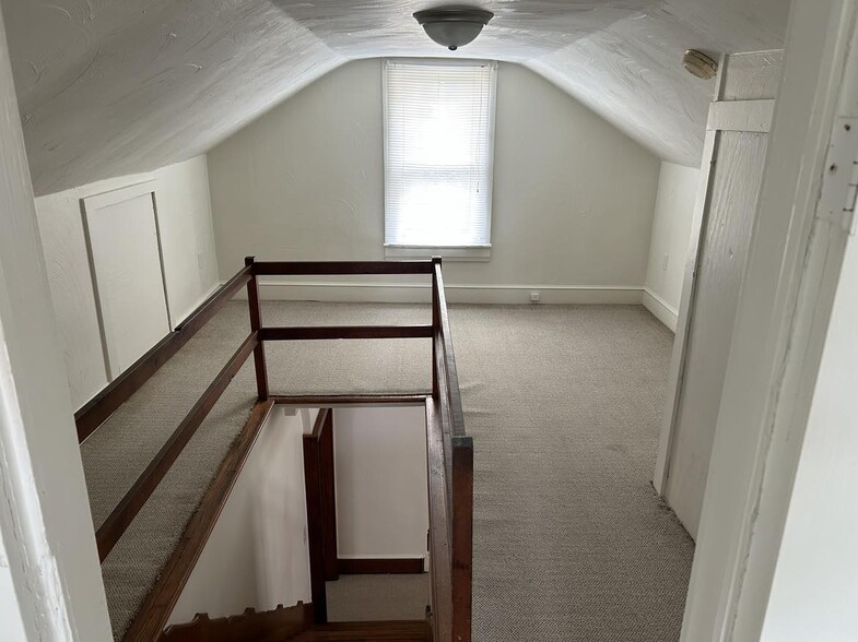 Loft Area - 2317 Moir St NE
