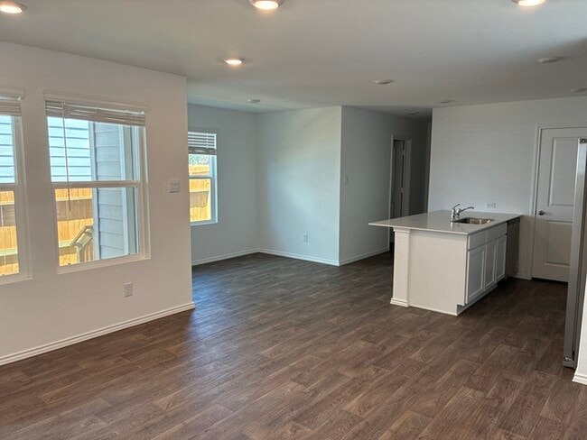 Building Photo - Charming 3BR/2BA Home in San Antonio – Mod...