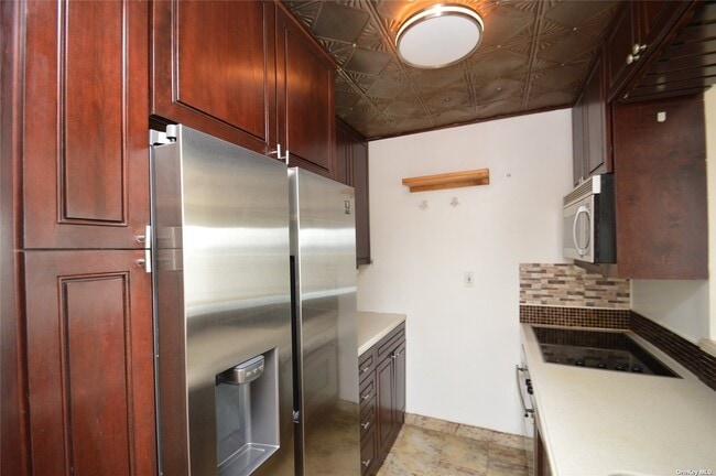 Building Photo - 25-40-40 Shore Blvd