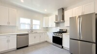 Building Photo - 246 S Sycamore Ave