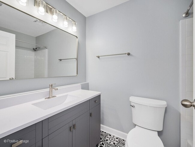Building Photo - 3018 Roberts Dr