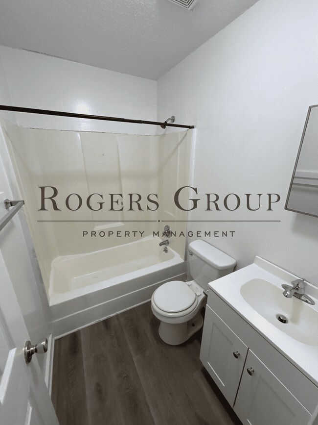 Building Photo - #450 - 543-545 Horner St Duplex