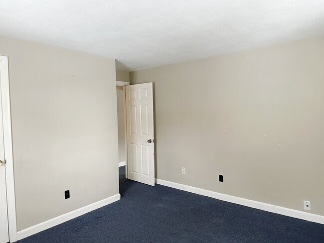 Building Photo - 39 Montvale Ave