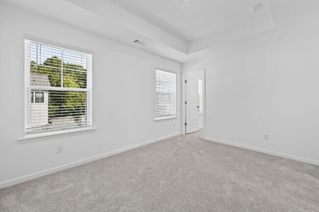 Building Photo - 2730 Harrison Dr