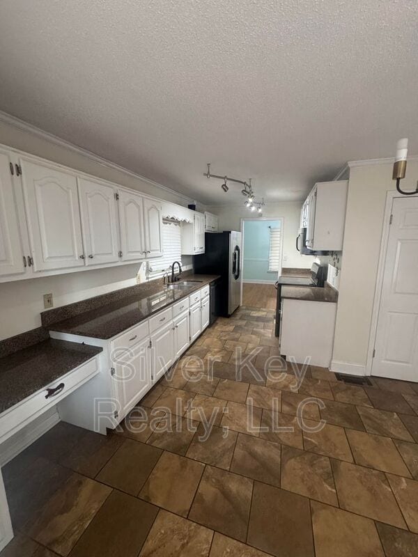 Building Photo - 1339 English Ln