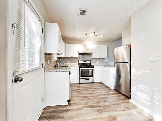 Building Photo - 200 Adam Cir