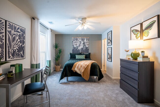 Building Photo - 1051 Southern Dr