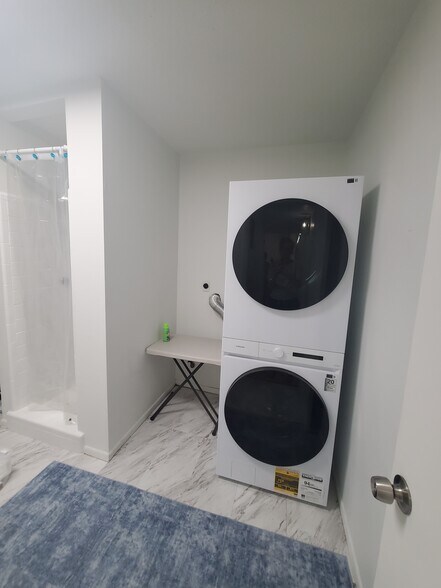 Building Photo - 279 S Brevard Ave