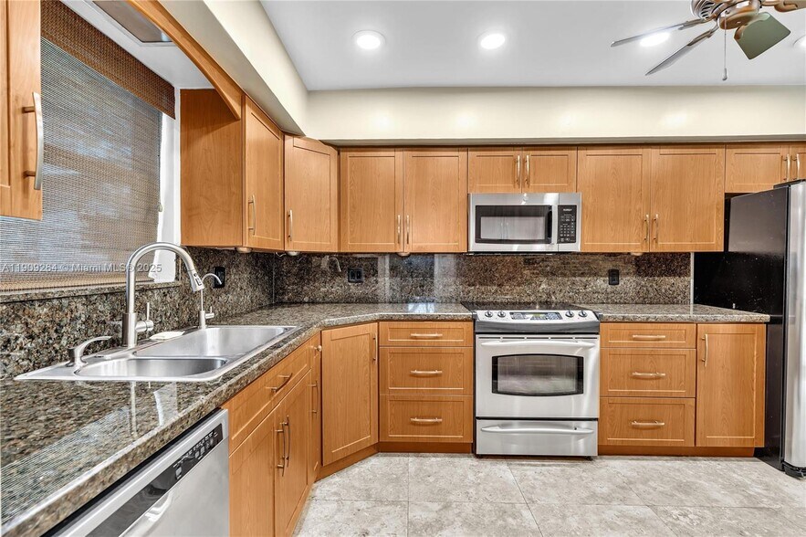 Building Photo - 2114 N 44th Ave