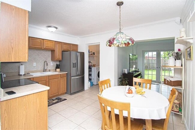 Building Photo - 6872 SW 15th St