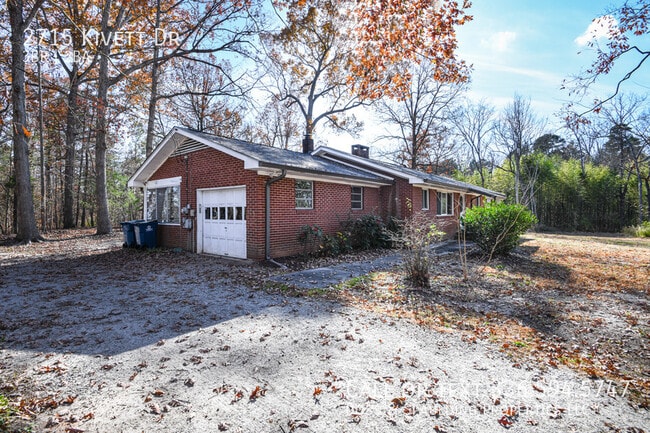 Building Photo - 2715 Kivett Dr