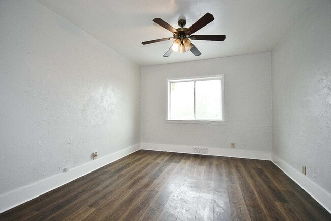 Building Photo - Charming 3-bedroom, 1-bathroom house locat...