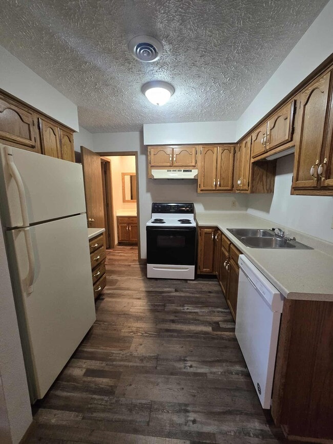 Building Photo - 115 Holly Dr