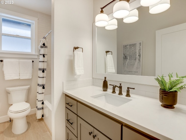 Building Photo - 3815 SE Tenino St