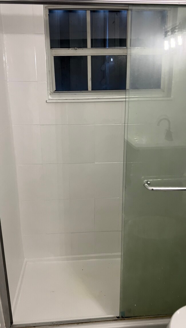 Building Photo - 5911 NW 19th Ct