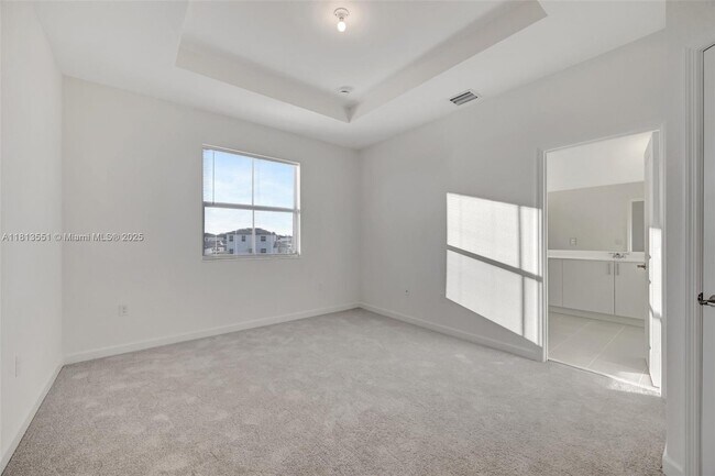 Building Photo - 2455 SE 28th St