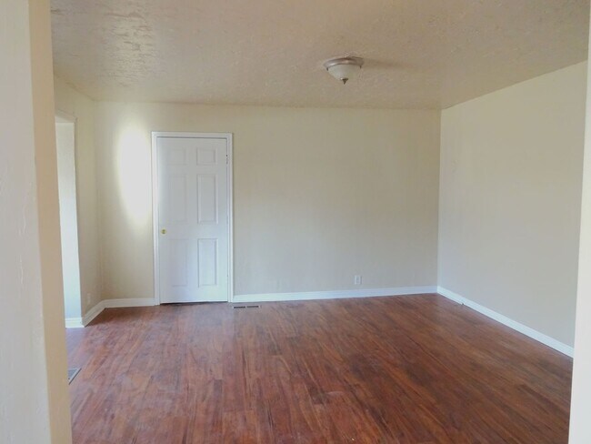 Building Photo - 352 Hampton/Blair - 3 PLEX