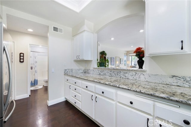 Building Photo - 2 Vía Entrada