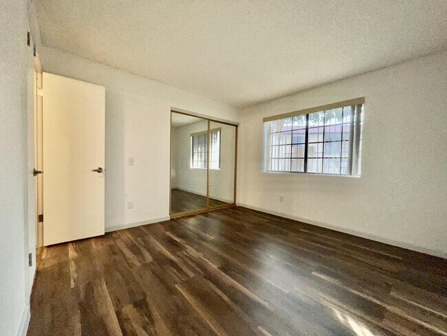 Building Photo - Gated community with a pool, 2 bed 1 bath $975 rent.
