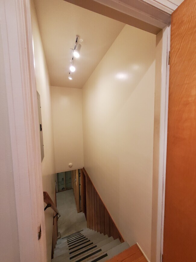 Building Photo - 3408 3rd Ave S