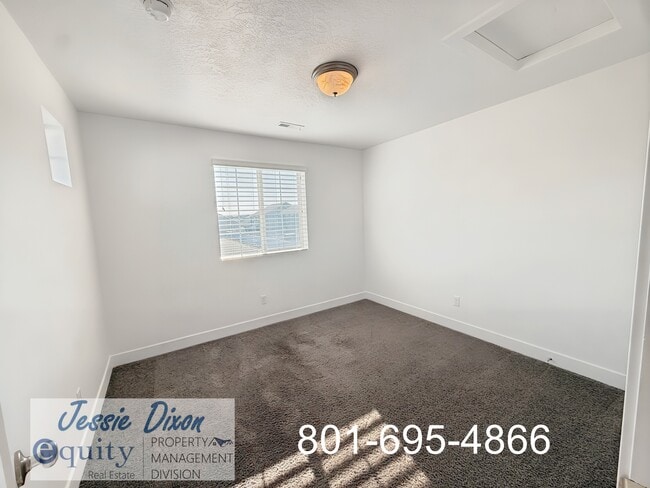 Building Photo - 1822 Parkview Dr