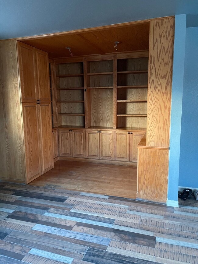 Building Photo - 9517 Mcintosh Dr