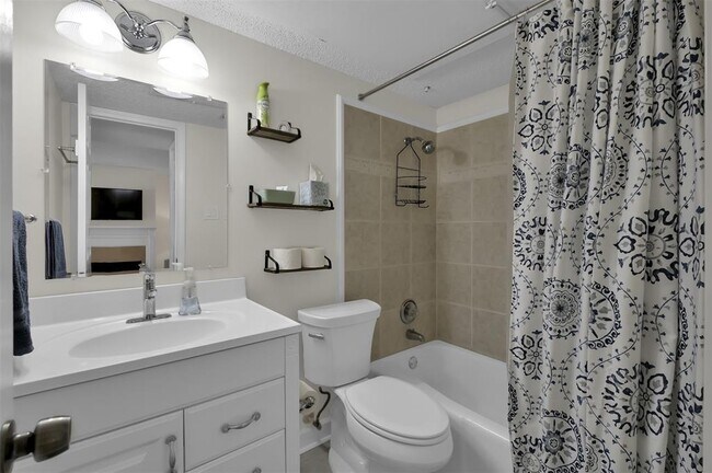 Building Photo - 12100 Melville Dr