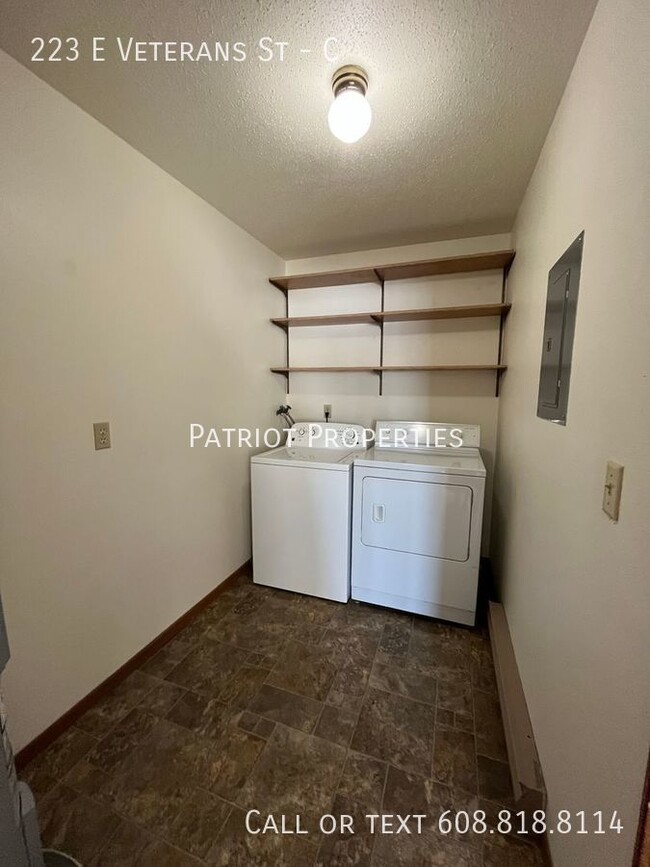 Building Photo - 2 bedroom/ 1 bath apartment in Tomah, WI