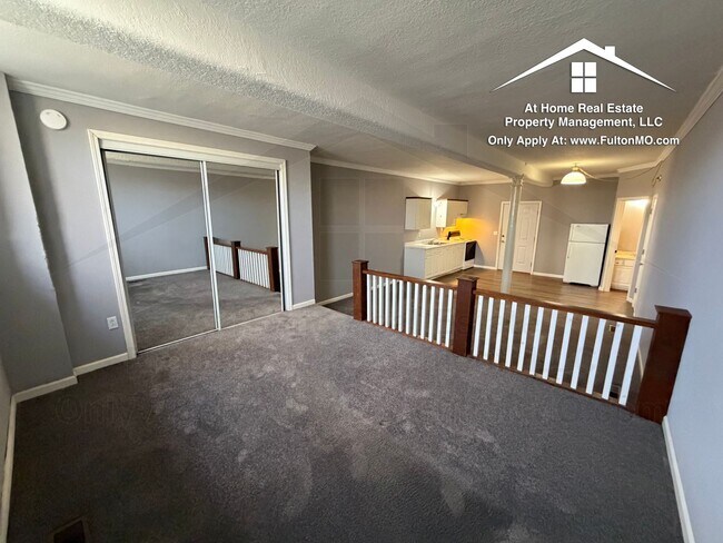 Building Photo - 808 Center St