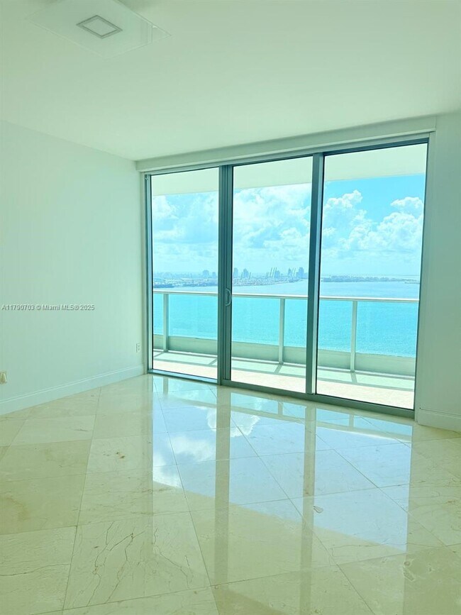 Building Photo - 1331 Brickell Bay Dr