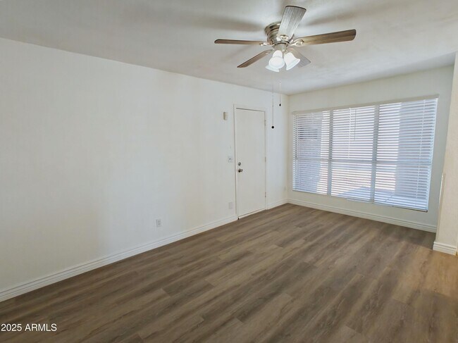 Building Photo - 1121 W Manor St