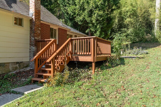 Building Photo - 6221 Walhonding Rd