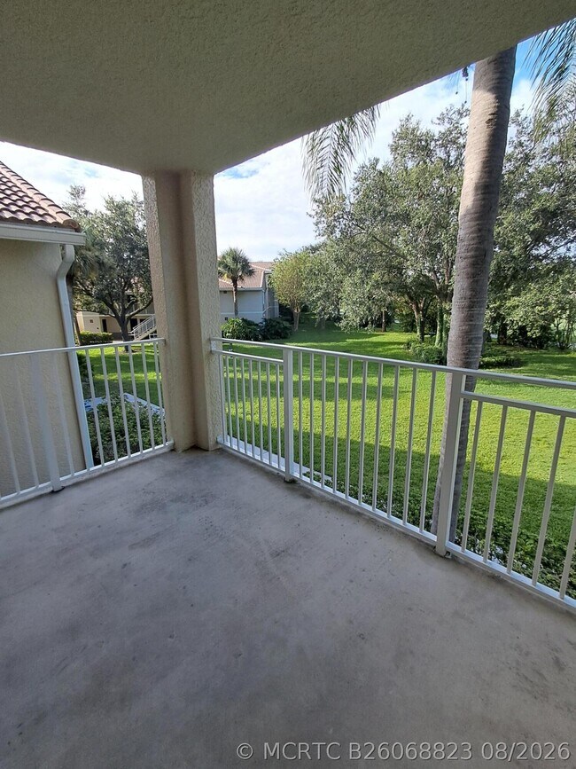Building Photo - 161 SW Palm Dr