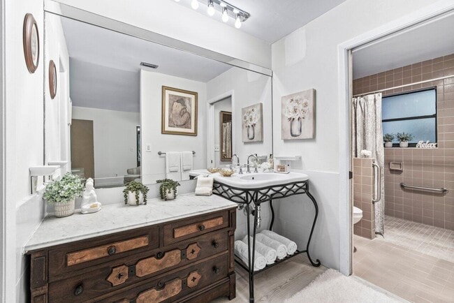 Building Photo - 5944 Forest Grove Dr