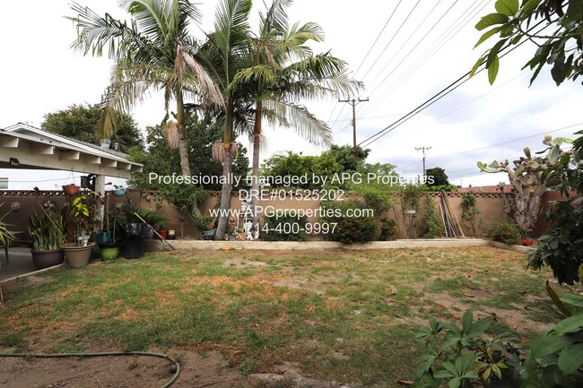 Building Photo - 2 Bedrooms + 2 Bathrooms ADU with Driveway...