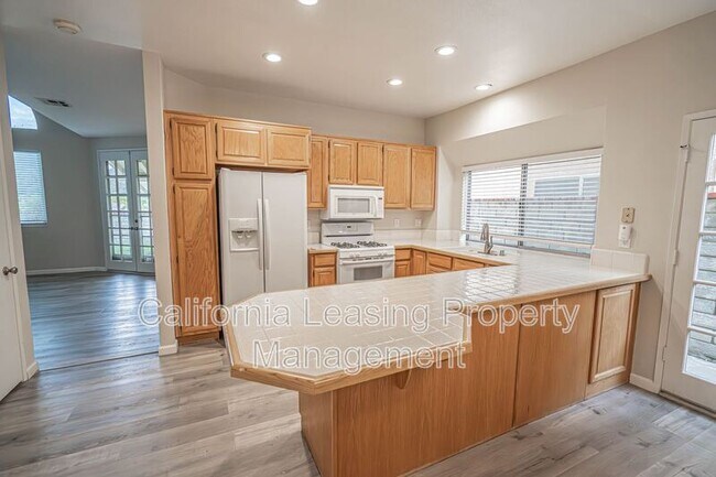 Building Photo - 28552 Avocado Pl
