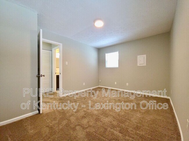 Building Photo - 4053 Victoria Way