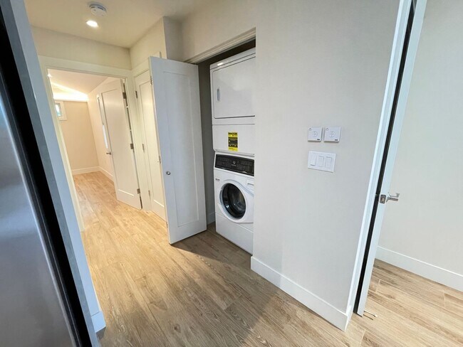 Building Photo - 2BD/2BA Sunnyvale Modern Home Near Apple Campus